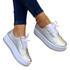 Damen Sportliche Plateausneaker mit glänzendem Obermaterial und bequemem Schnürsystem R&B
