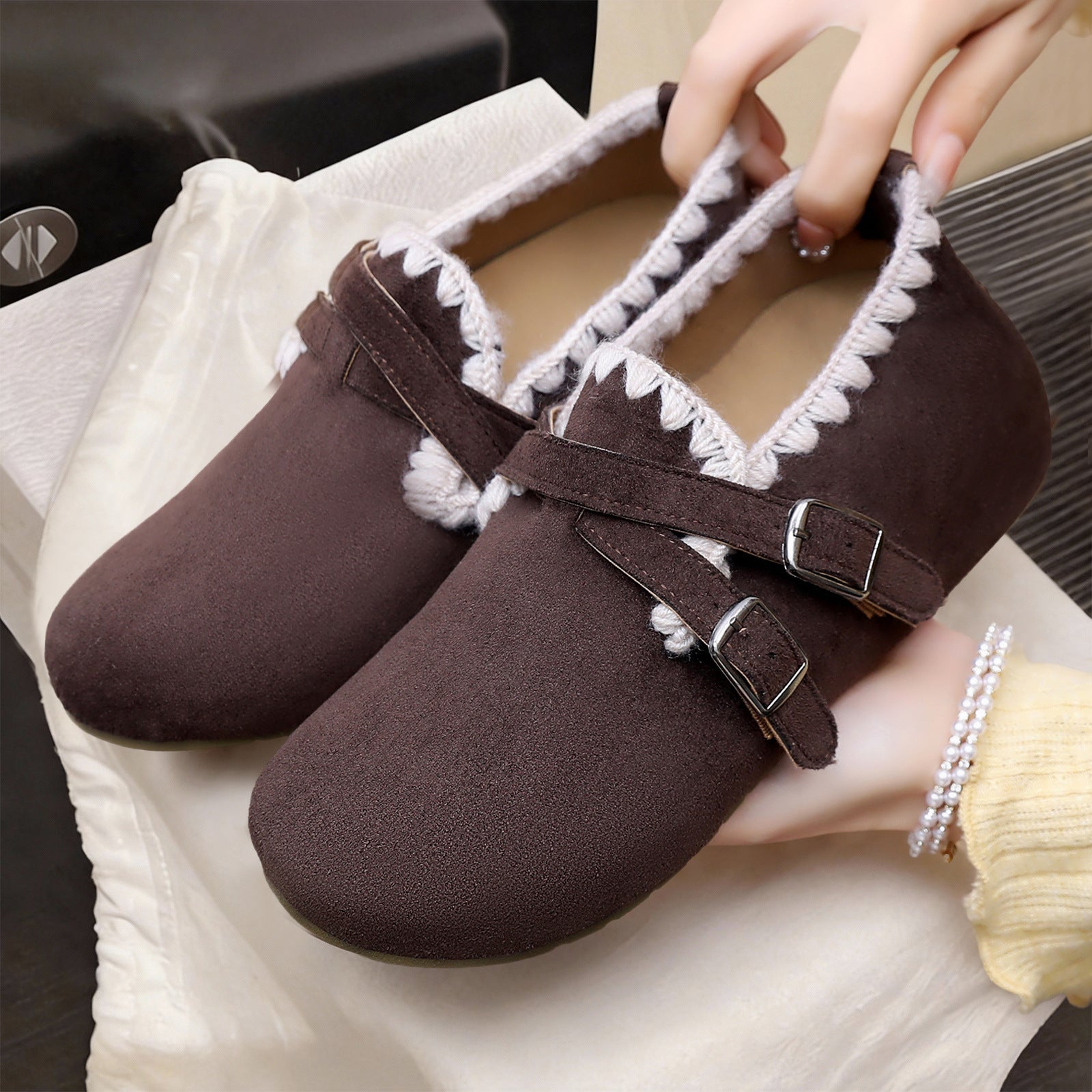 Damen Bequeme Hüttenschuhe mit verstellbaren Riemen und weichem Innenfutter R&B