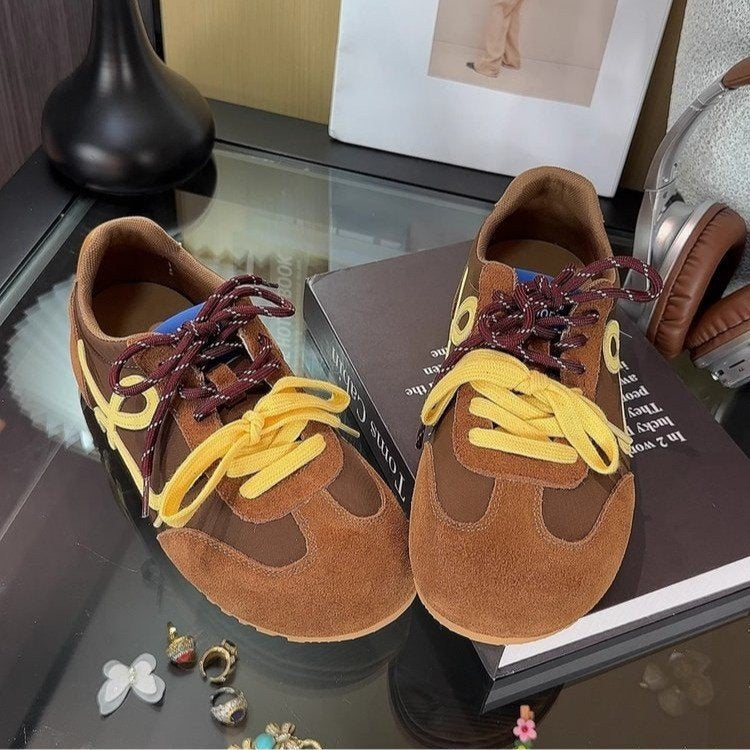 Damen Sportliche und bequeme Sneaker mit auffälligem Schnürsystem