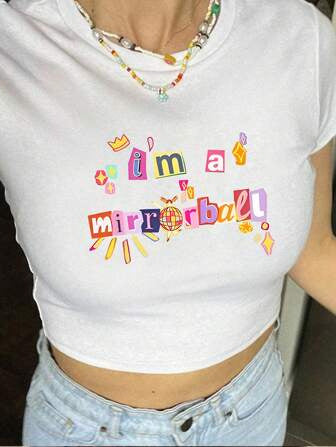 Damen figurbetontes Kurzarm-T-Shirt mit verspieltem Aufdruck R&B
