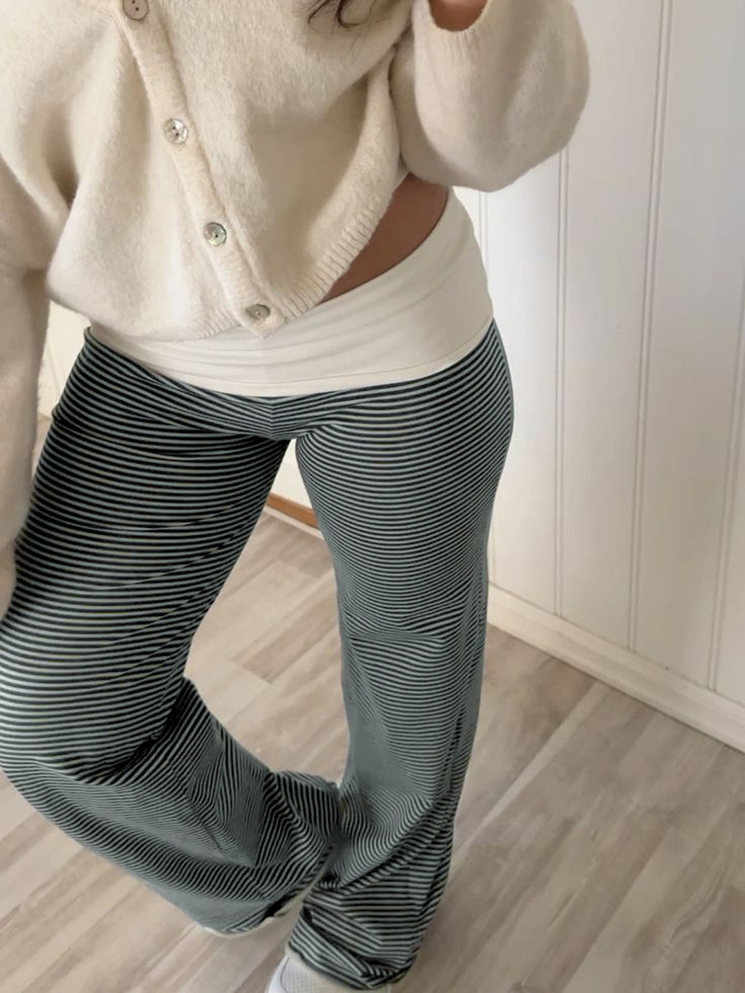 Damen Flared Hose mit feinen Streifen und hohem Bund R&B