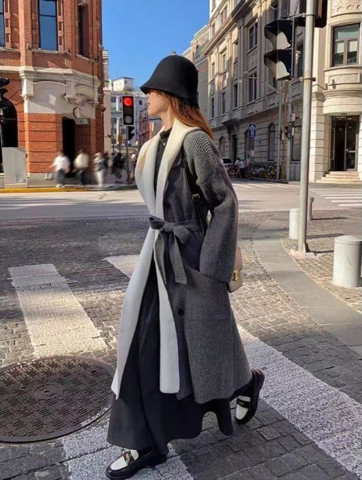 Damen Eleganter langer Mantel mit Gürtel und kontrastierenden Ärmeln R&B