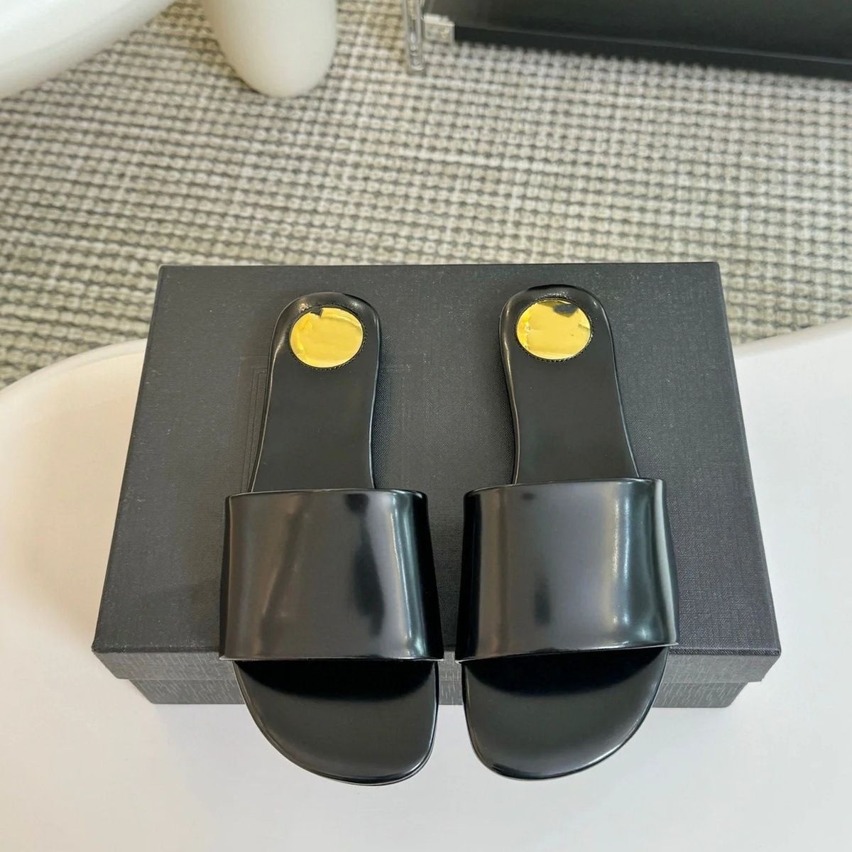 Damen Komfortable und stilvolle Badesandalen R&B
