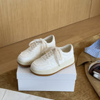 Damen Sneakers im minimalistischen Design mit atmungsaktiver Oberflächenstruktur und dämpfender Sohle