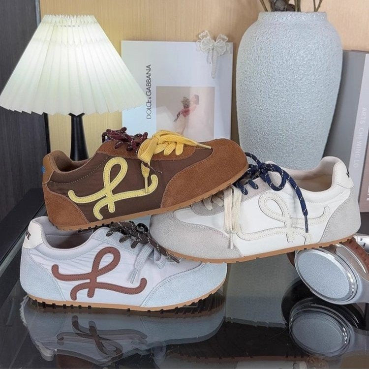 Damen Sportliche und bequeme Sneaker mit auffälligem Schnürsystem
