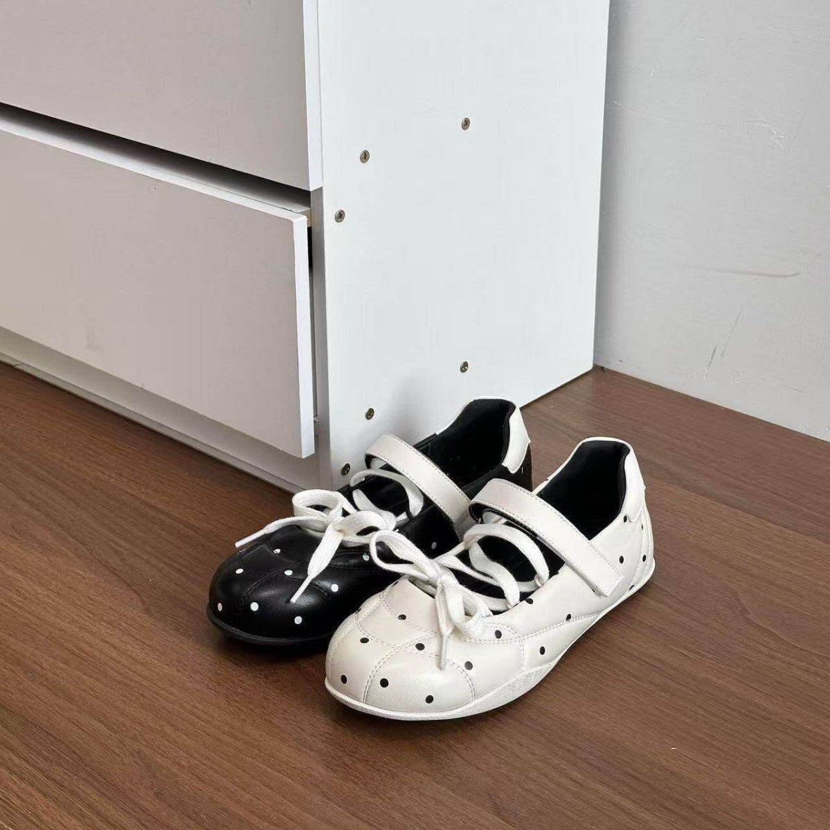 Damen Freizeit Sneakers mit punktemuster und flexiblem Obermaterial R&B