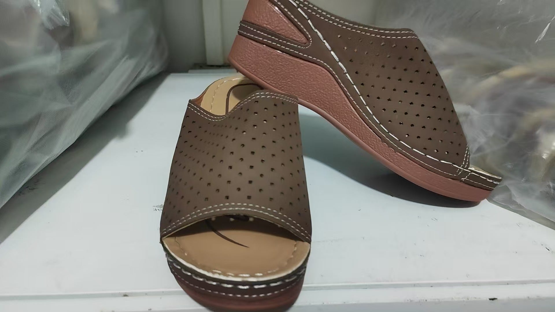 Damen modische und bequeme Fußbettsandalen mit atmungsaktivem Design