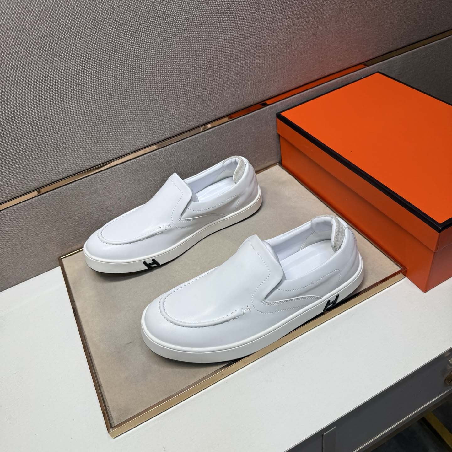 Damen Elegante Slip-On Sneaker mit stilvollem Design und komfortabler Sohle R&B