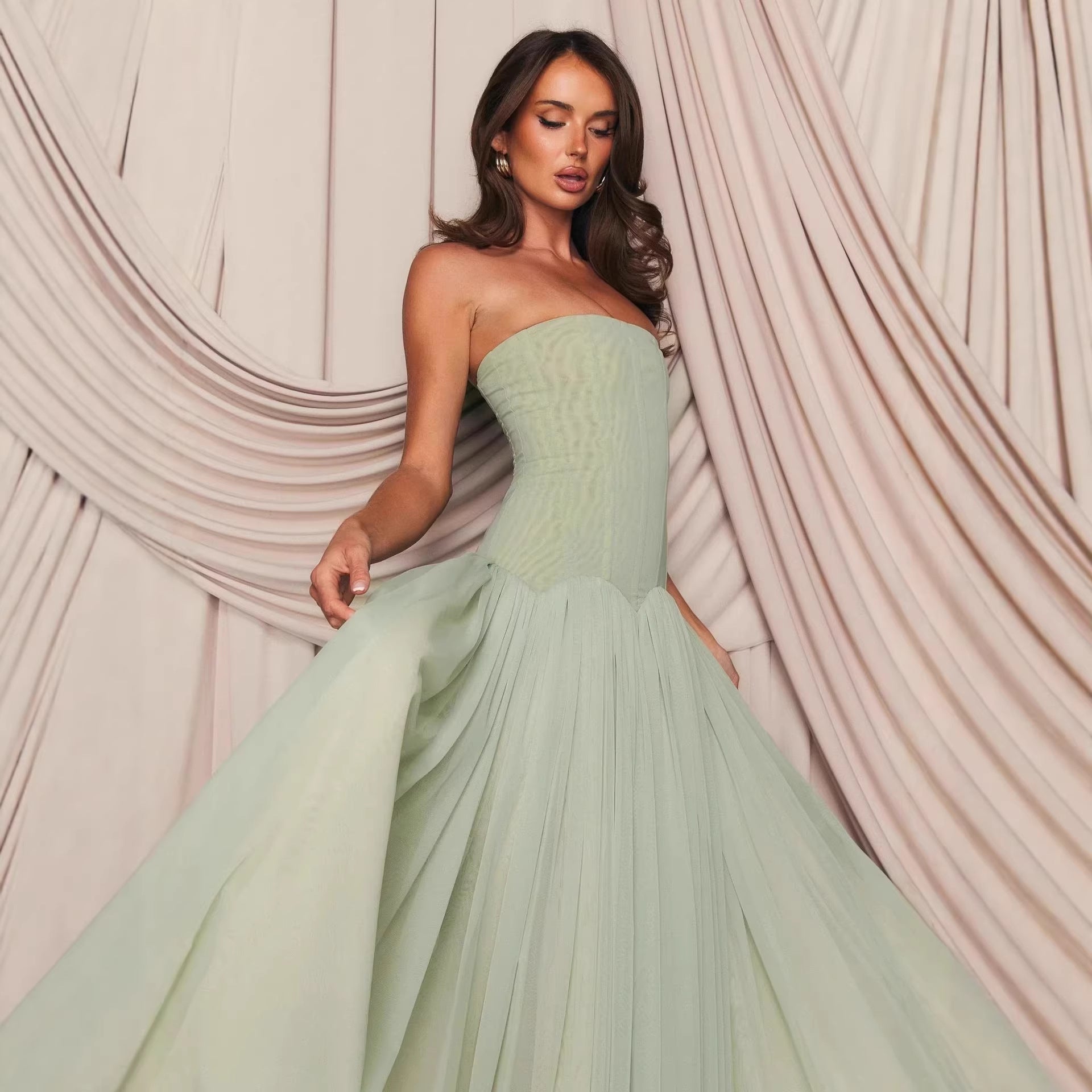 Damen Strapless Maxikleid mit elegantem Tüllrock und figurbetontem Oberteil R&B