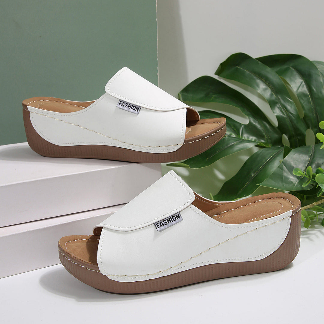 Damen Wedge-Pantoletten mit hochgezogenem Riemen und komfortablem Fußbett R&B