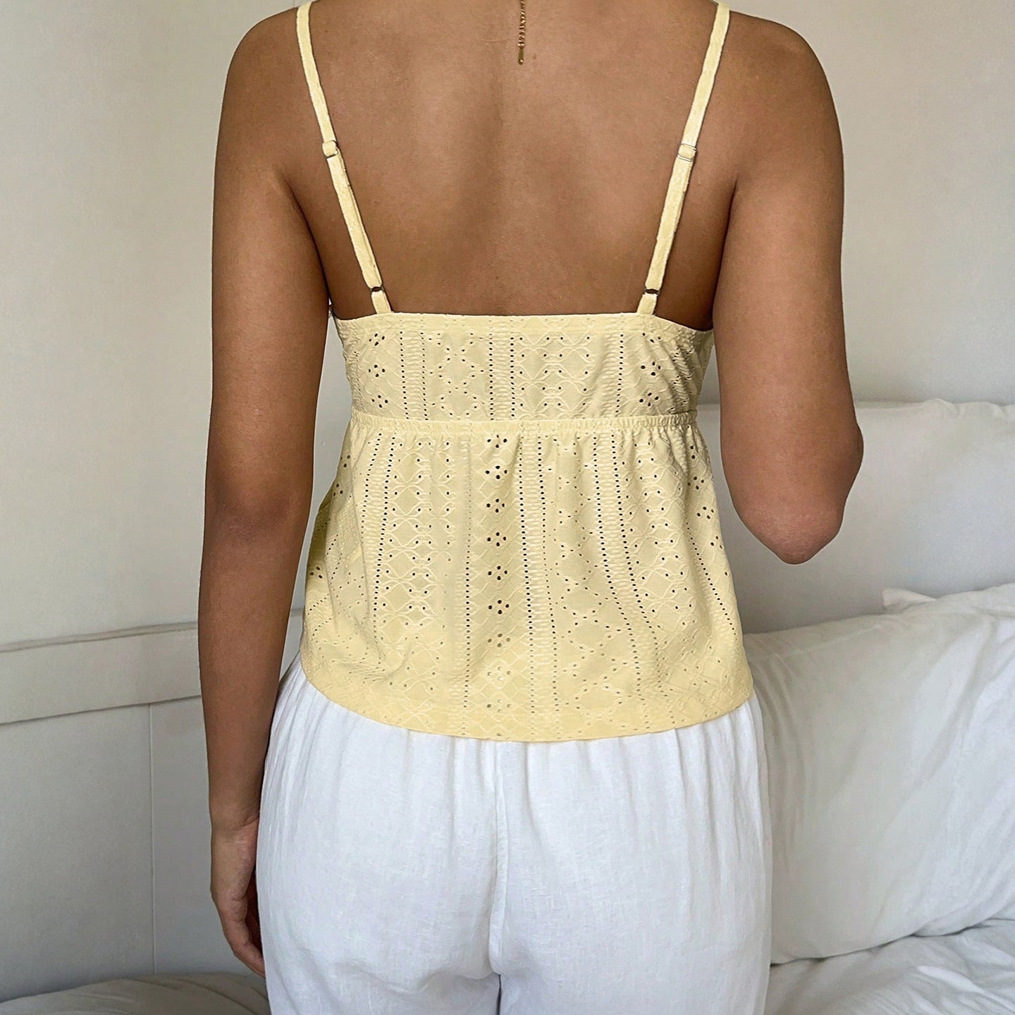 Damen Spaghetti-Trägertop mit feinem Spitzendetail und luftiger Baumwollstruktur R&B