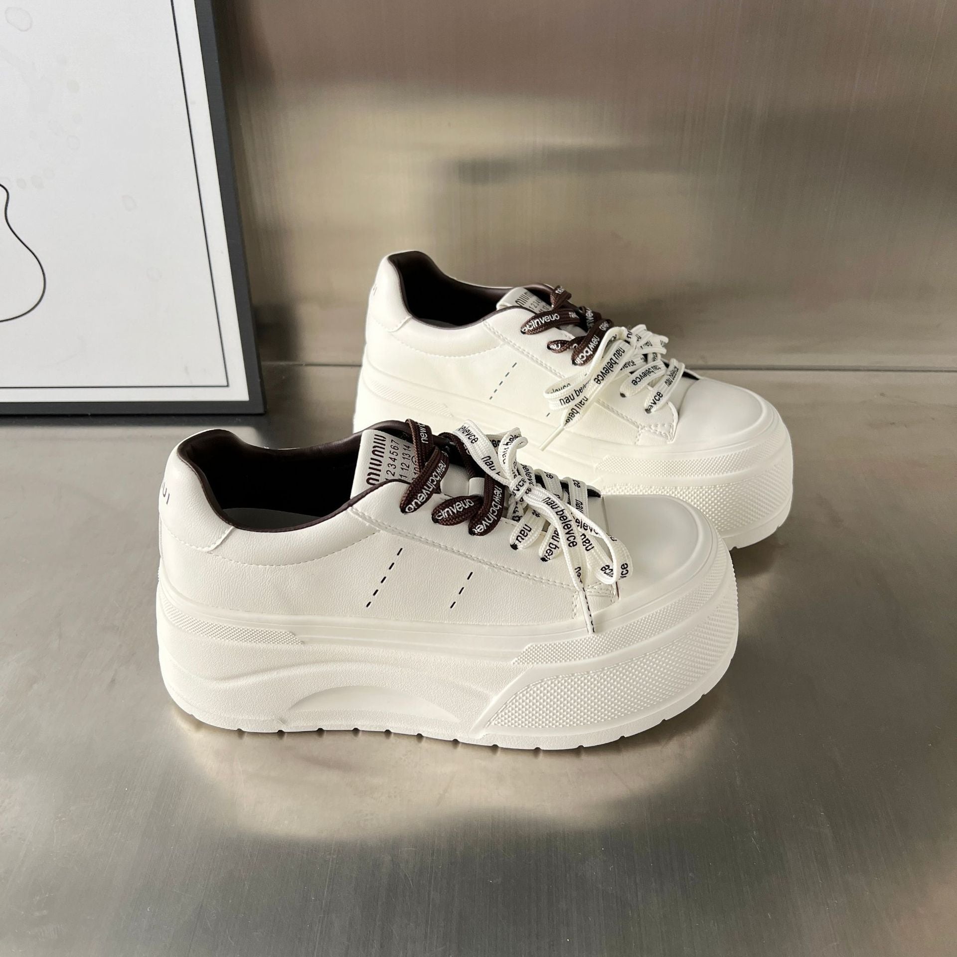 Damen Plateau-Sneaker mit modischem Design und atmungsaktiver Oberfläche R&B