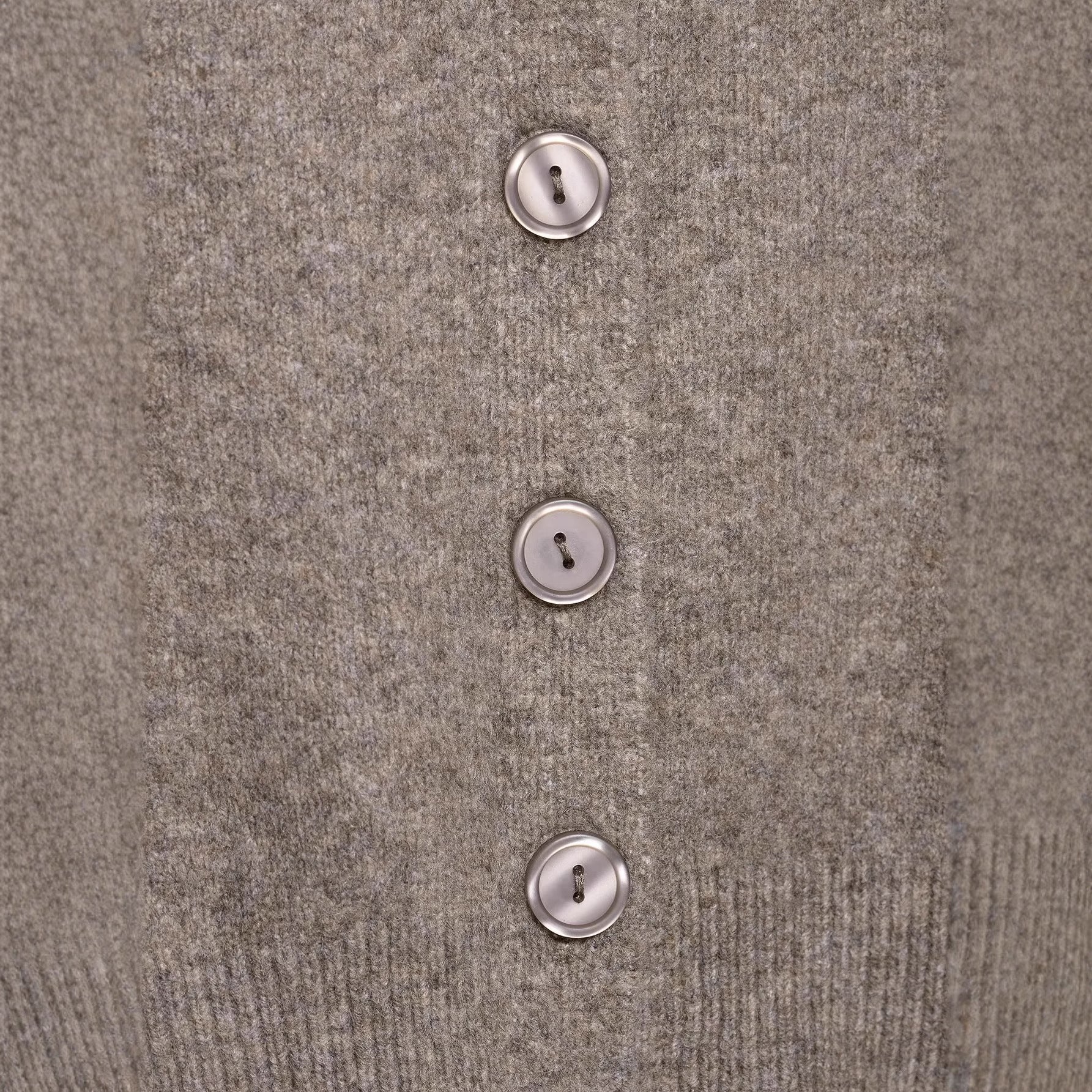 Damen Strickjacke mit Knopfleiste und lässigem Schnitt R&B