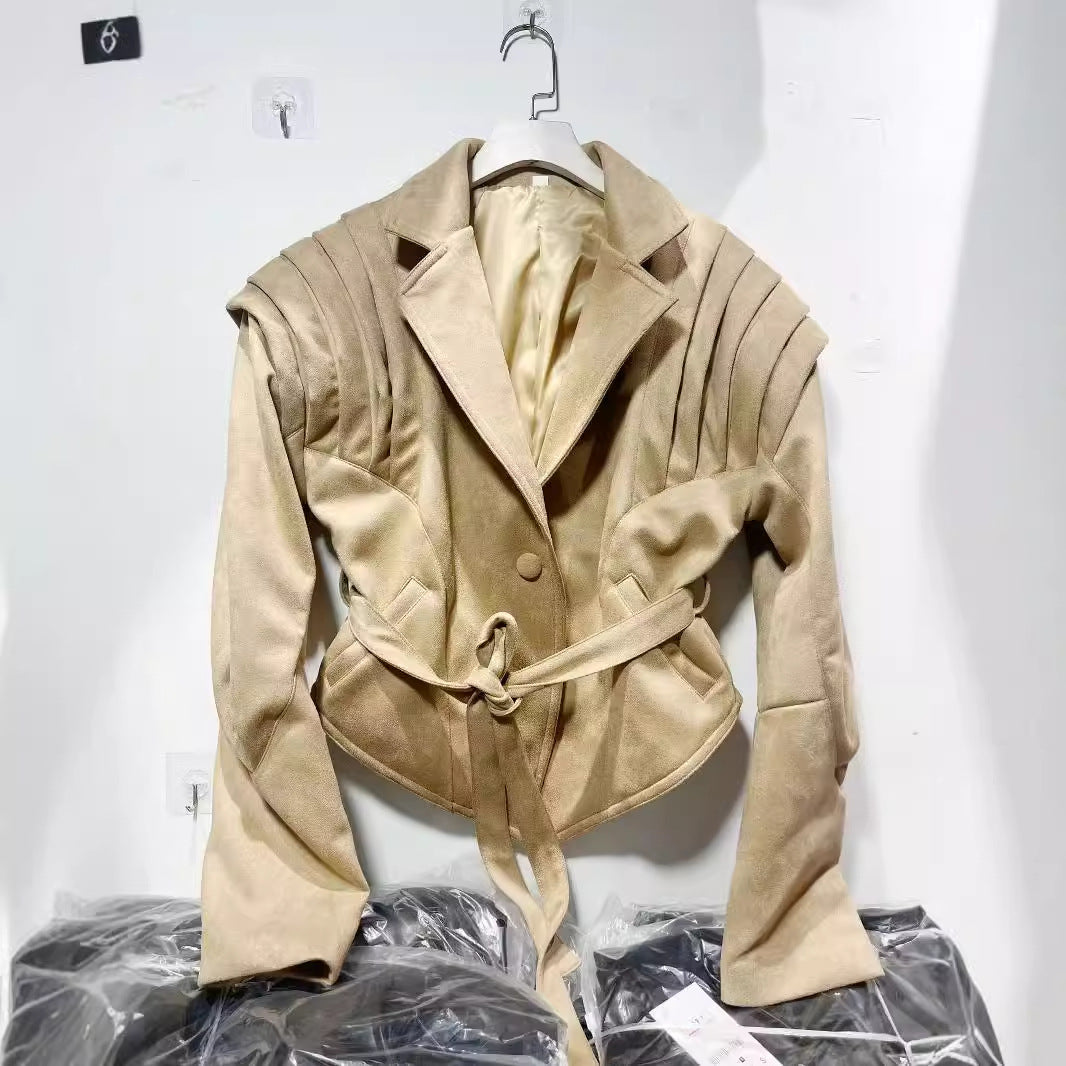 Damen elegante Kunstlederjacke mit Rüschendetails und praktischen Taschen R&B