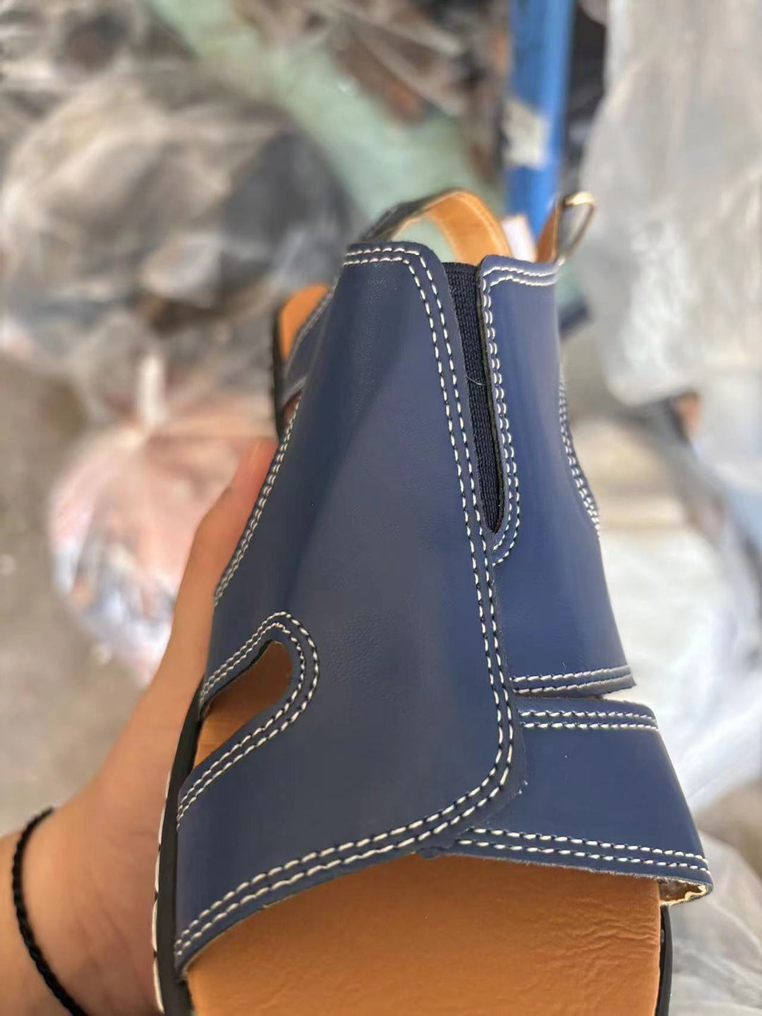 Damen lässige Leder-Sandalen mit verstellbarem Riemen und anatomischem Fußbett R&B
