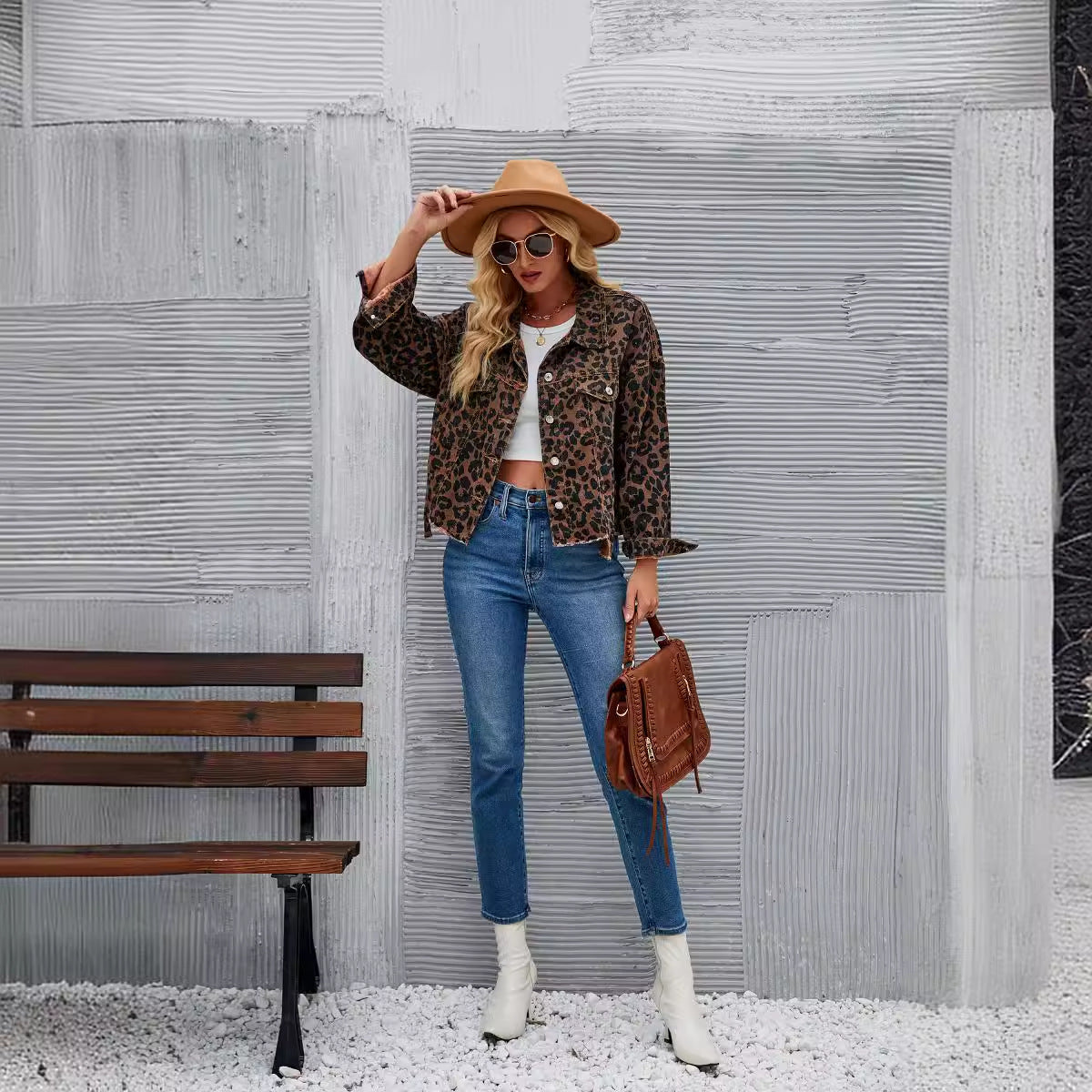 Damen Jeansjacke im angesagten Leo-Design mit oversized Schnitt R&B