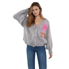 Damen gemütlicher Strickcardigan mit floralem Design und modernen Knopfdetails R&B