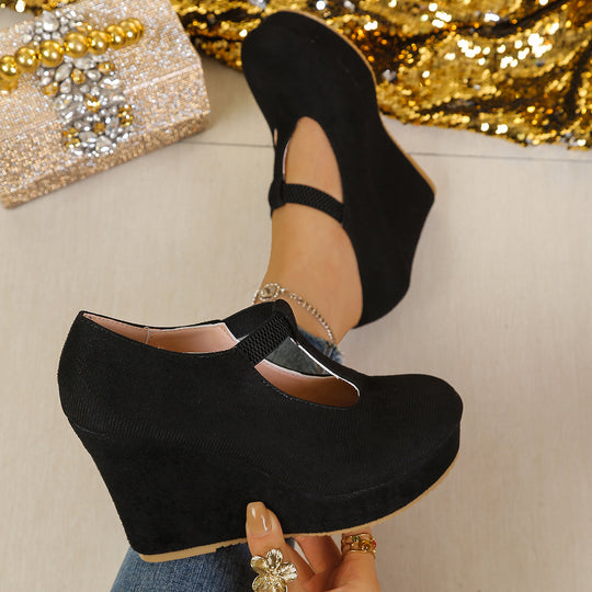 Damen Wedge-Pumps mit zierlichem Riemen und glänzendem Akzent R&B