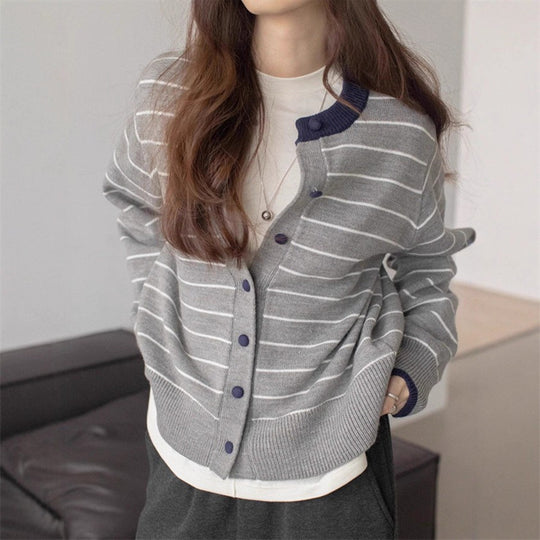 Damen gemütlicher Strickcardigan mit jugendlichem Streifenmuster und praktischem Knopfverschluss R&B