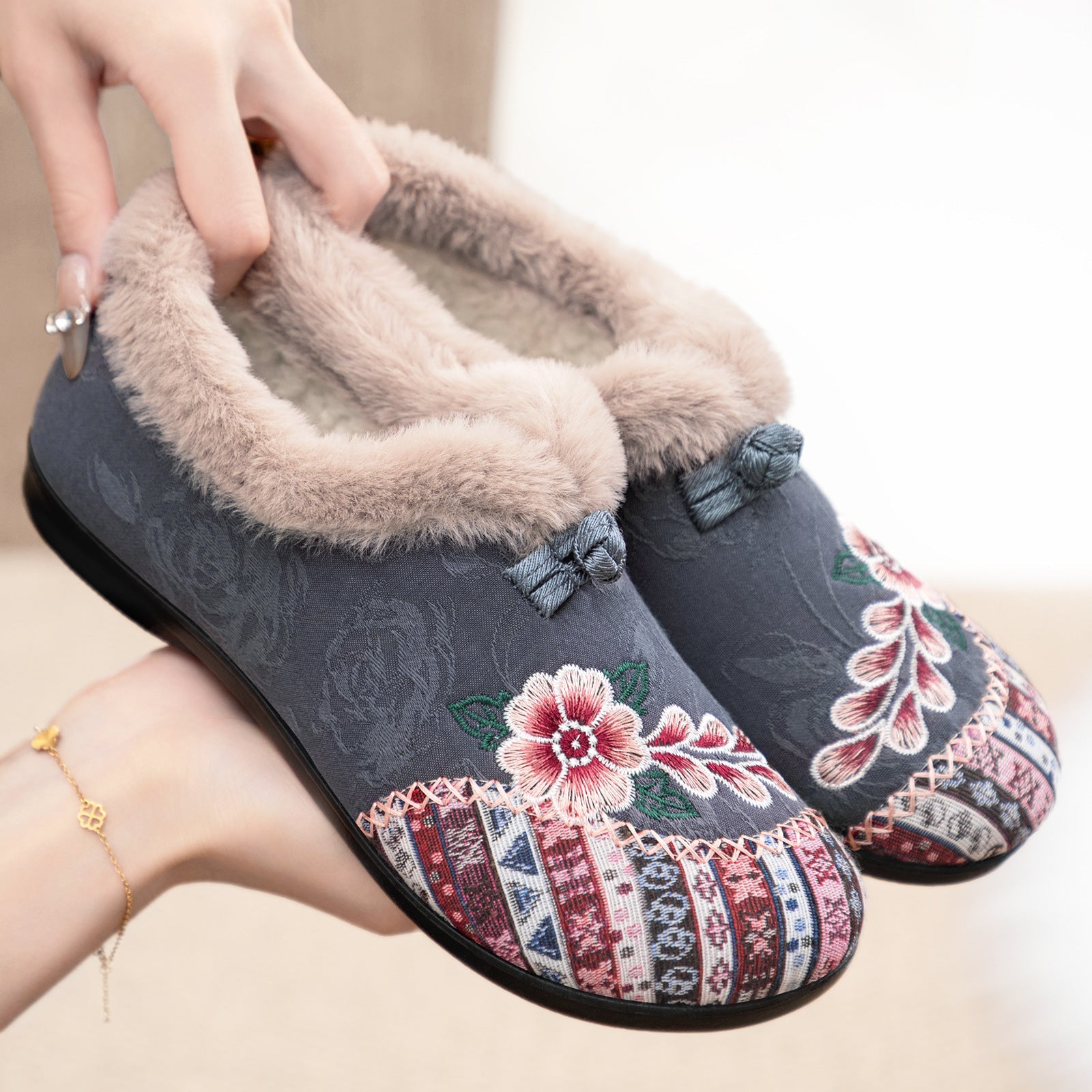 Damen Gemütliche Hausschuhe mit dekorativem Blumenmuster und kuscheligem Innenfutter R&B