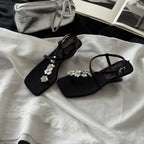 Damen Flache Sandalen mit funkelndem Blumendekor und eleganter Riemchenverbindung