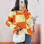 Damen Grobstrickpullover mit modernem Karomuster und lässigem Schnitt R&B