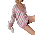 Damen Grobstrickjacke mit modernem Hahnentritt-Muster und elegantem V-Ausschnitt R&B