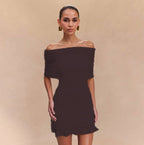 Damen Mini-Wickelkleid mit elegantem Off-Shoulder Design und raffinierten Rüschendetails
