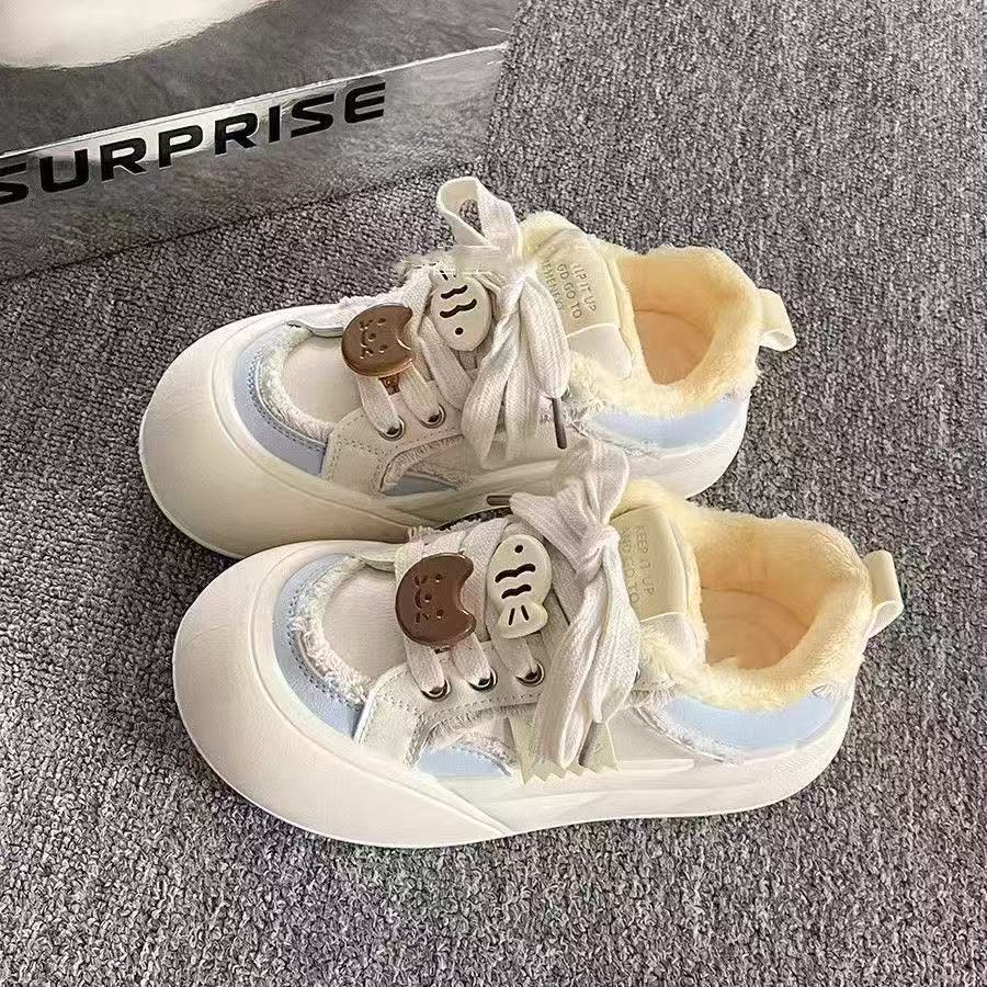 Damen Sneakers mit flauschigem Innenfutter und verspieltem Schnürsystem R&B