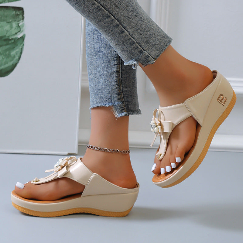 Damen Plateau-Sandalen mit dekorativem Blumendesign und komfortablem Fußbett R&B