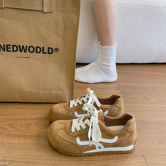 Damen sportive Sneakers aus hochwertigem Wildleder mit dekorativen Schnürdetails R&B