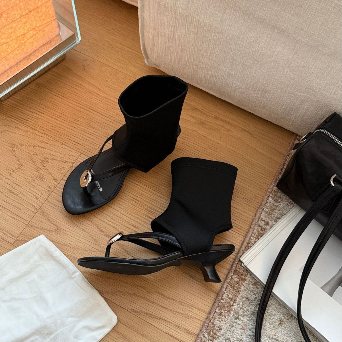 Damen Modische Knöchel-Sandalen mit elastischem Obermaterial und dekorativer Metallschnalle