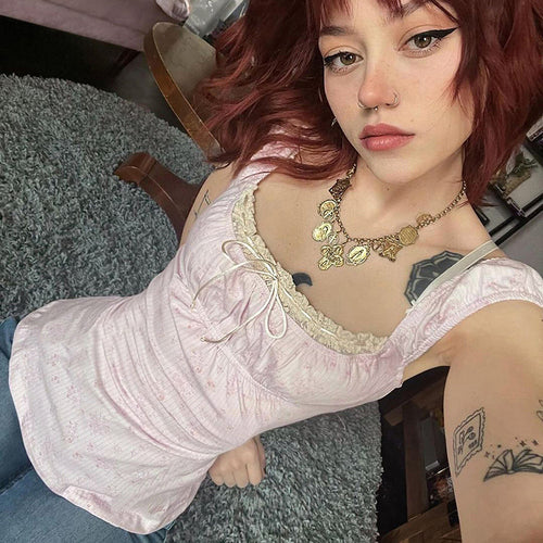 Damen Nachtkleid mit zarter Spitzendekoration und verspielten Rüschenelementen R&B