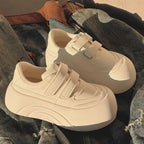 Damen Nachhaltige Sneaker mit verstellbarem Klettverschluss und dämpfender Sohle