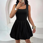 Damen ausgestelltes Cocktailkleid mit modernem quadratischen Ausschnitt und fließendem Rock R&B