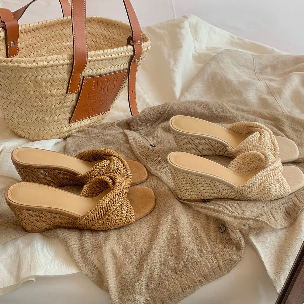 Damen Wedgesandalen mit kunstvoll geflochtenem Riemendesign und komfortablem Fußbett R&B