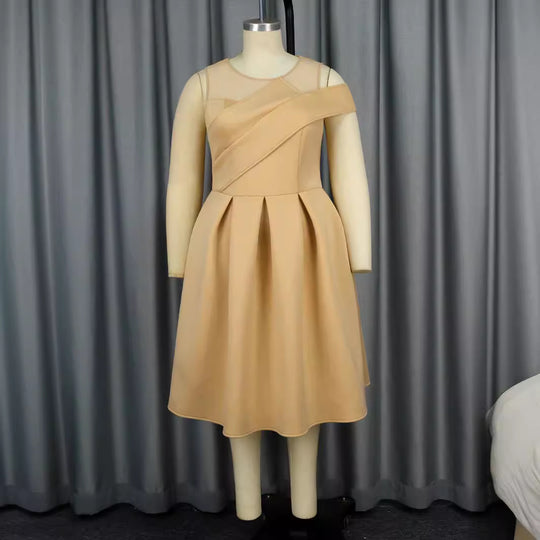 Damen Cocktailkleid mit asymmetrischem Schnitt und innovativen Plissee-Details R&B
