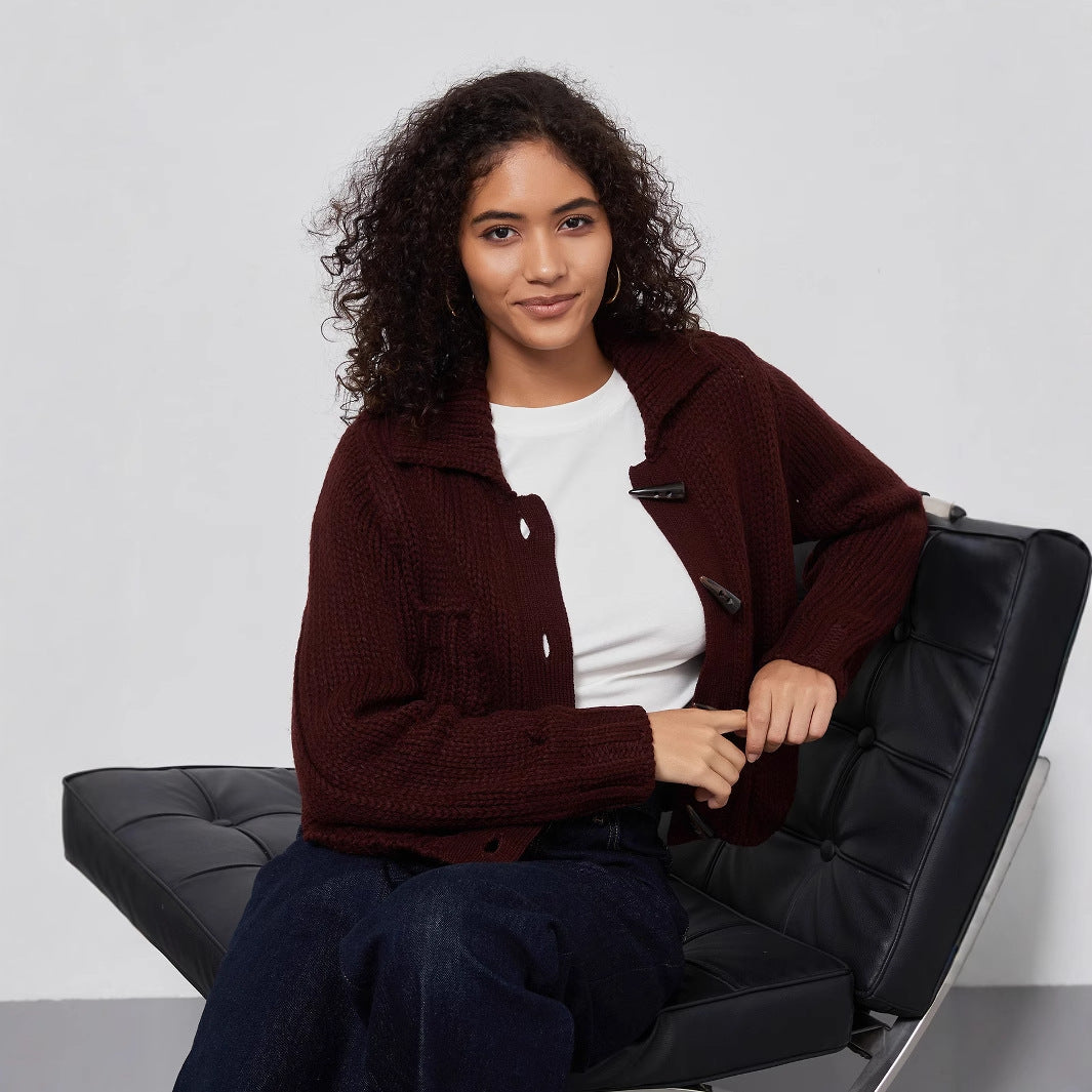 Damen Grobstrickjacke mit dekorativen Knopfdetails und praktischen Taschen R&B