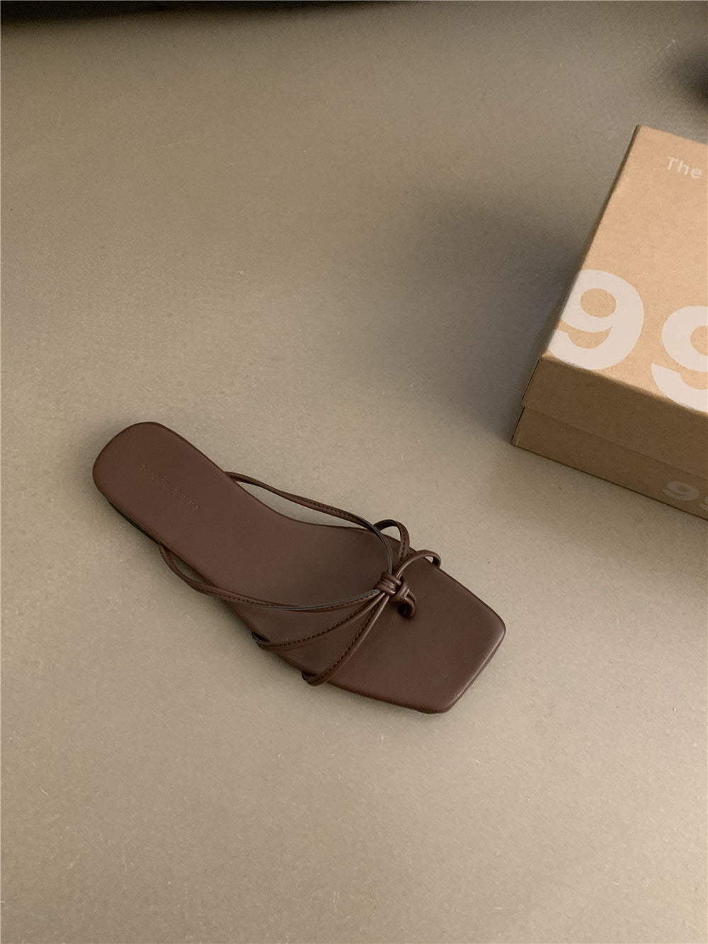 Damen Stylische Riemchen-Sandalen mit quadratischer Zehenpartie und feinem Bindedesign R&B