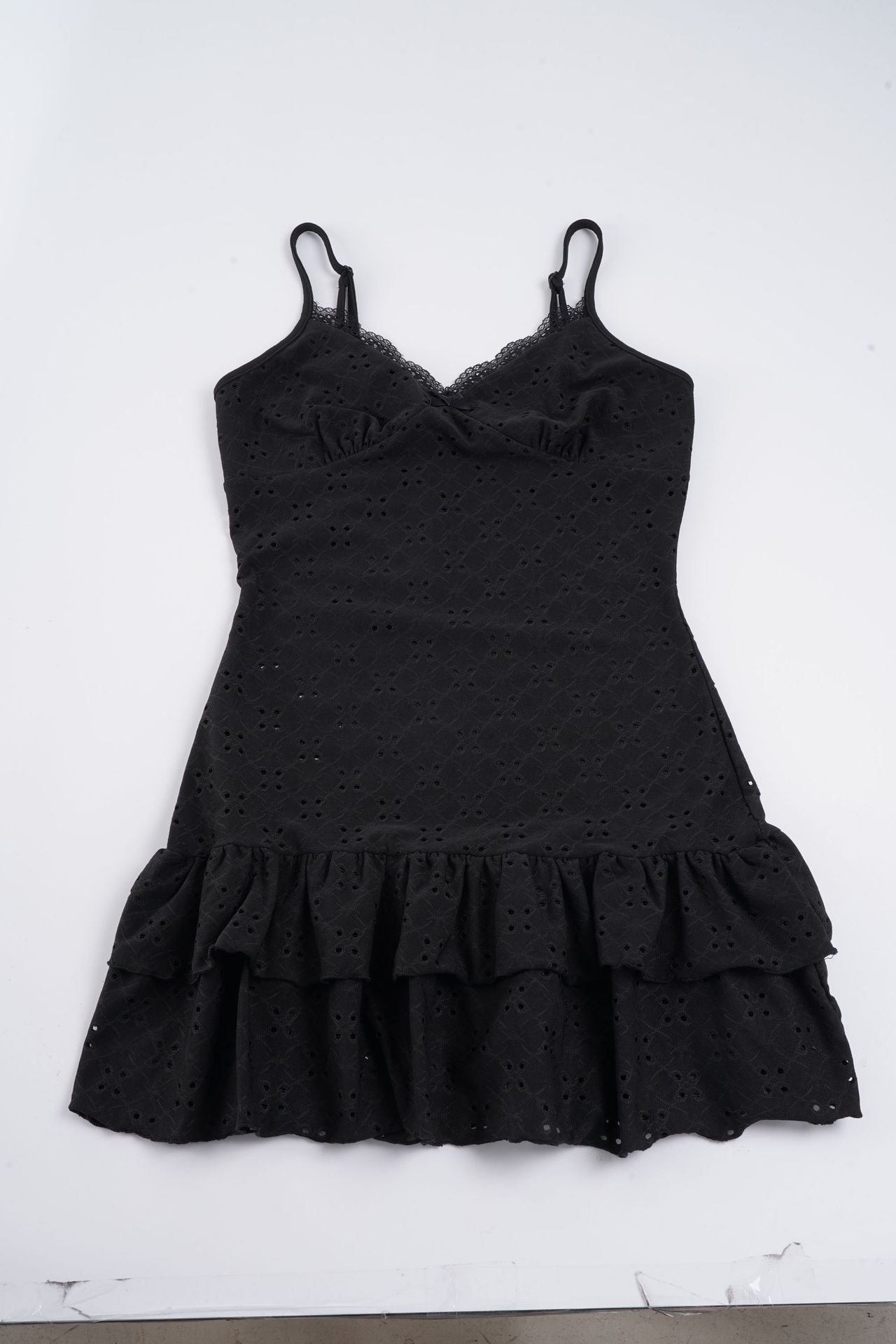 Damen Spitzentop mit voluminösem Rüschensaum und verstellbaren Trägern R&B
