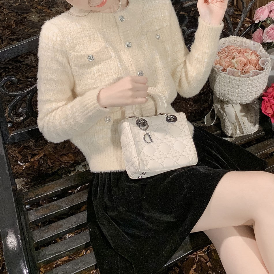 Damen Strickjacke mit Taschen und dekorativen Knöpfen R&B