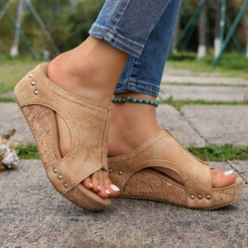 Damen Komfortable Keil-Sandalen mit floralen Akzenten R&B