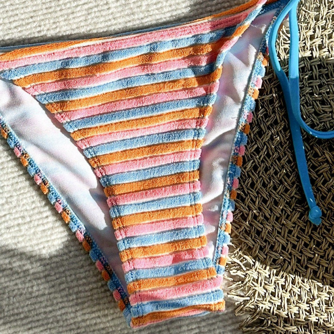 Damen Bikinimodell mit verspieltem Streifenmuster R&B