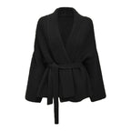 Damen Grobstrickjacke mit modernem Wickeldesign und breitem Kragen