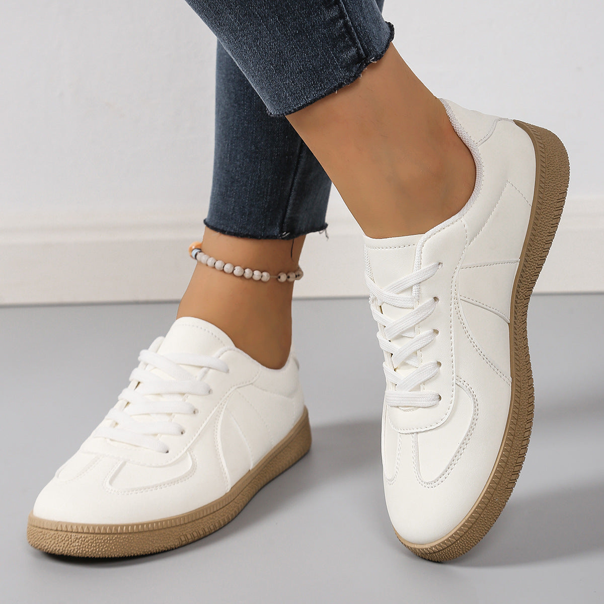Damen Sneakers mit klassischer Schnürung und rutschfester Sohle R&B