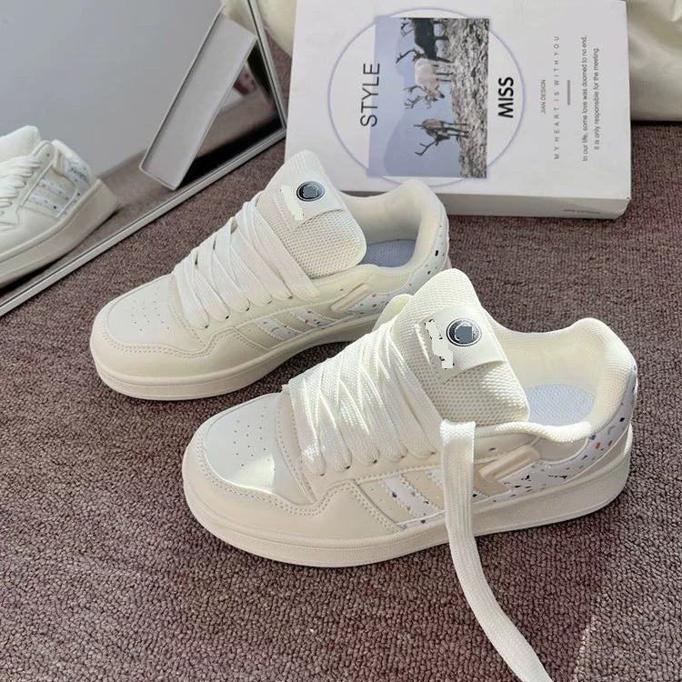 Damen Sneakers im modischen Retro-Stil mit strahlenden Akzenten R&B