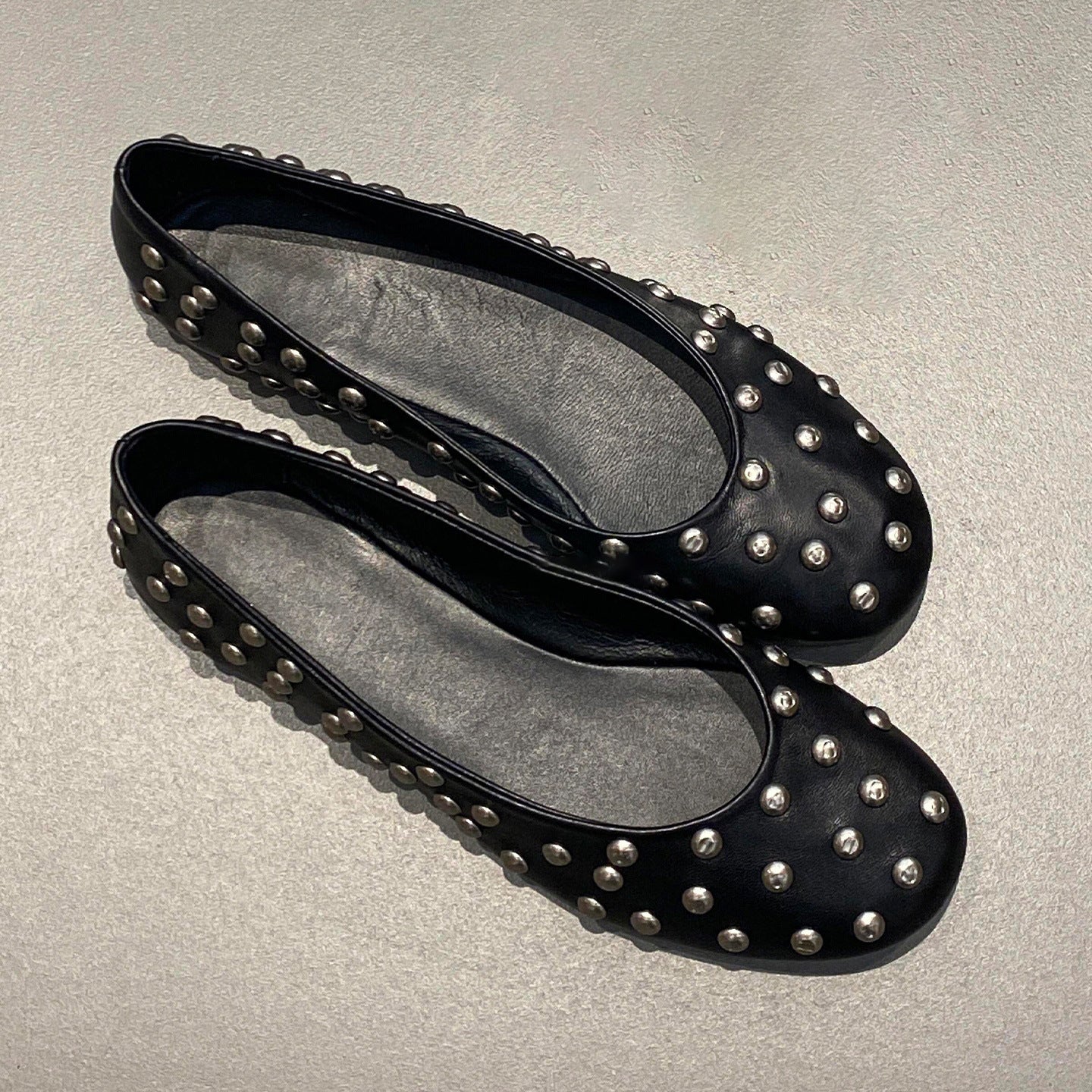 Damen elegante Ballerinas mit auffälligem Nietenbesatz