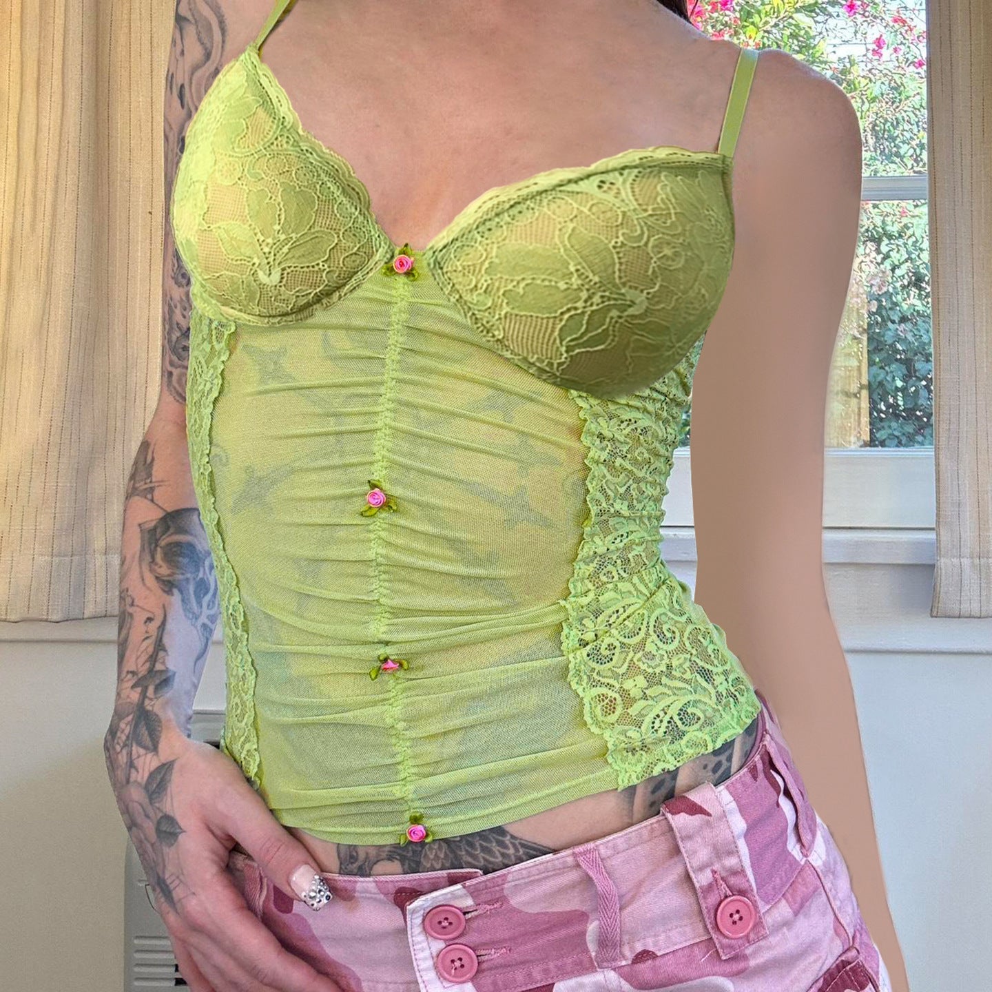 Damen Spitzen-Camisole mit wunderschöner Raffung und knopfartigen Akzenten R&B