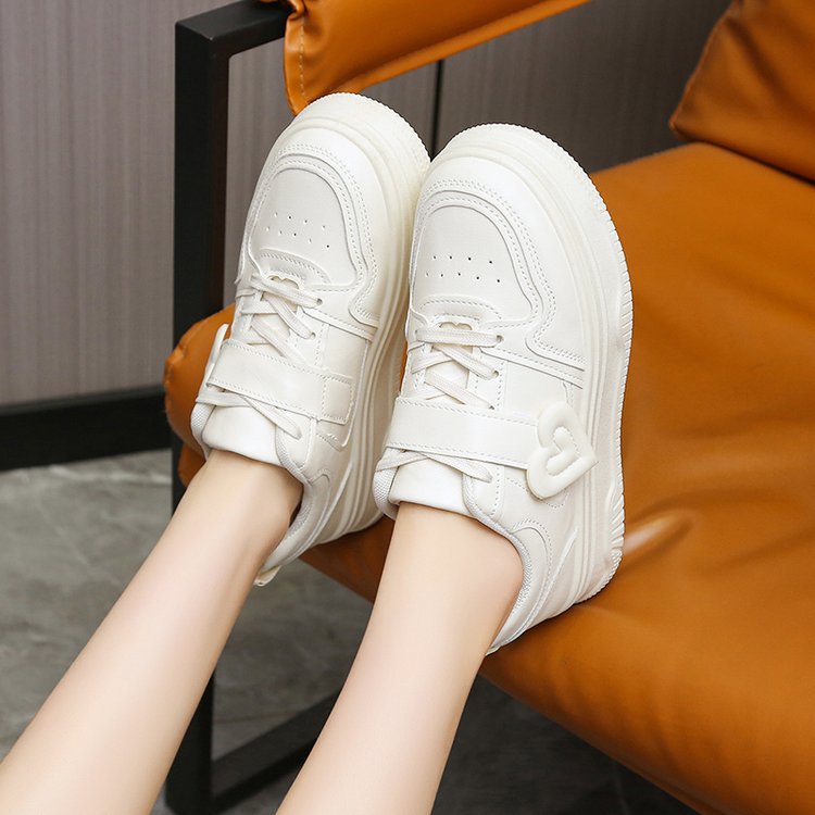 Damen Sportliche Sneakers mit Herz-Applikation R&B