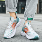 Damen Sportschuhe mit atmungsaktiver Mesh-Oberfläche und dämpfendem Sohlenkonzept